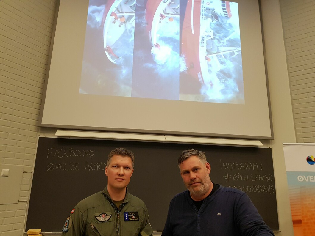 Remi Olsen (t.v) og Gjermund Carlsen gav en levende beretning av en dramatisk, men vellykket redningsoperasjon. Foto: Gustav Erik Blaalid