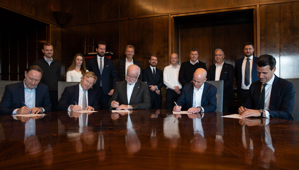 Stål Heggelund fra Norsk Industri, Magne Andersen fra Nordisk Skibsrederforening, Asle B. Strønen fra Norske Skipsverft, Thomas Aa. Rasmussen fra Norges Rederiforbund og Morten Valen Eide fra Wikborg og Rein signerte i dag standardkontrakten SHIP25.