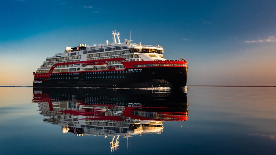 En av konserndirektørene i Hurtigruten er bedt om å midlertidig forlate sin stilling Foto: Hurtigruten/Karsten Bidstrup