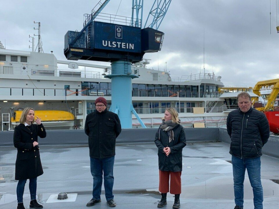 Foto fra venstre: konsernsjef Cathrine K. Marti i Ulstein group, Per Vidar Kjølmoen, Ap, Arnfinn Ingjerd i Maritimt Forum Nordvest og Åse Kristin Ask Bakke, Ap. (Foto: Terje-Andrè Kvinlaug)