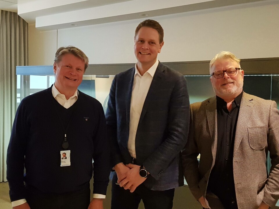 Selv om Skipsrevyens avstemming er retningsgivende, får juryen en vanskelig oppgave frem mot endelig kåring. Juryen fra v,: Lars Gørvell-Dahll, Harald Solberg og Gustav Erik Blaalid.