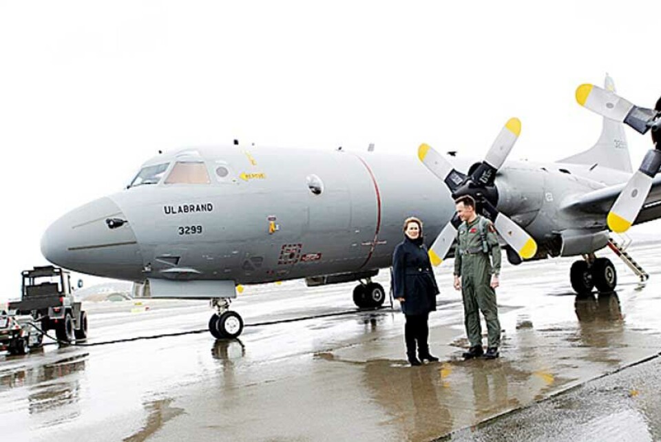 Orion-fly til Adenbukten. Forsvarsminister Grete Faremo, oblt Håvard Berg-Olsen, sjef 333-skvadronen. - Foto: Torbjørn Kjosvold, Forsvaret.