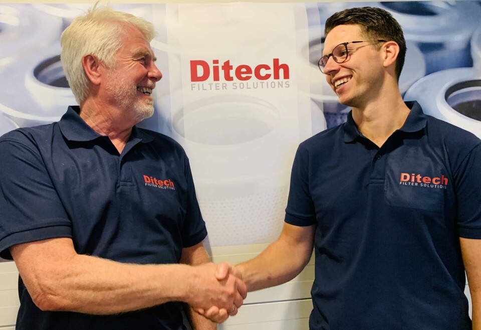 Øyvind Sivertsen (t.v) overlater roret til Morten Andrè Karlsen. Foto: Ditech