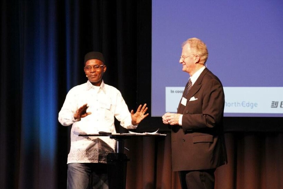 F.v: Andrew Mwangura, Co-ordinator for the East African Seafarers´ Assistance Programme og moderator Einar Lunde. Foto: Morten Halvorsen/Skipsrevyen