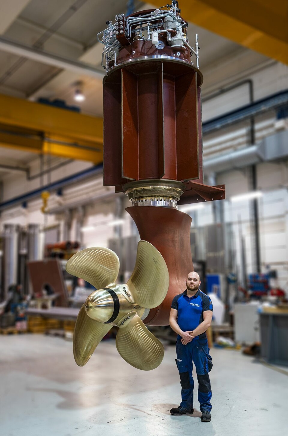 De to trekkende azimuth thrustere fra Brunvoll har en diameter på 2,2 meter og yter 900kW hver. I tillegg står to tunnel thrustere i baugen og bidrar hver med 700kW skyvkraft ved manøvrering. Foto: Jørgen Eide / Brunvoll AS.
