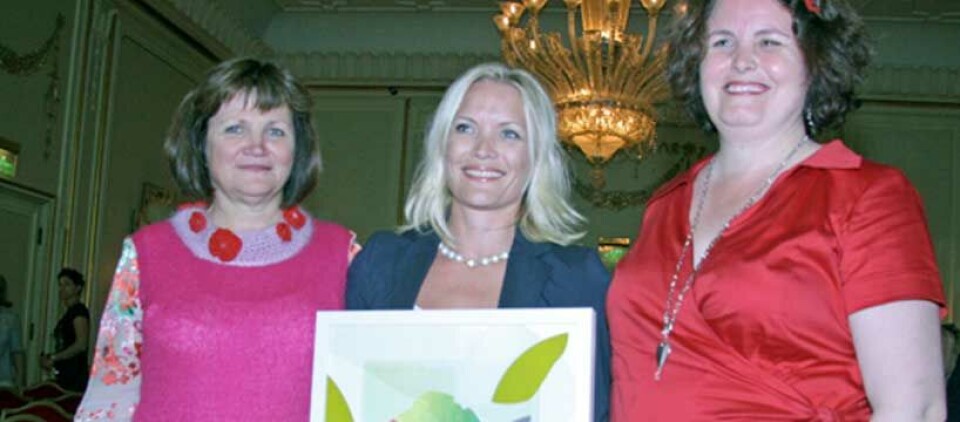 Fra venstre: adm.dir. i Innovasjon Norge Gunn Ovesen Ovesen, prisvinneren Gry Cecilie Sydhagen og Handelsminister Sylvia Brustad.