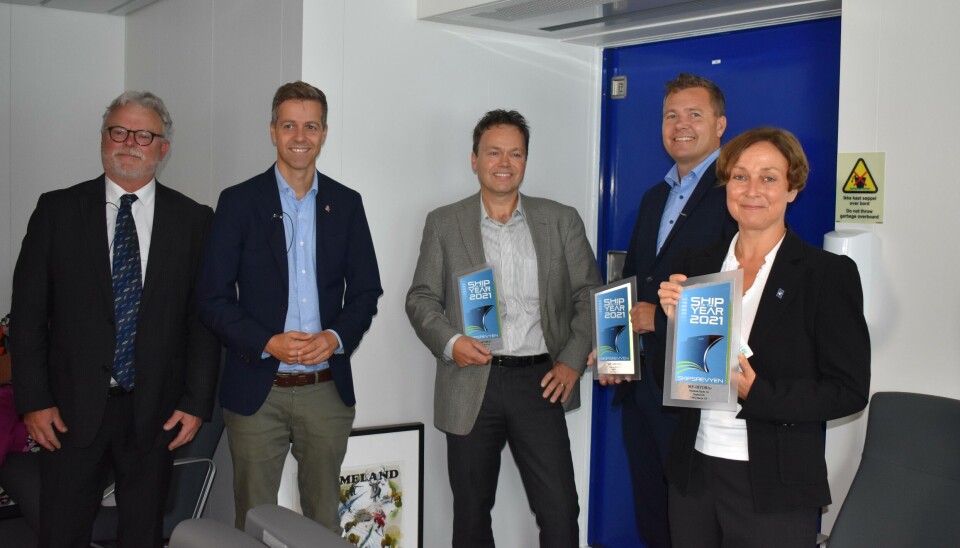 Endre Matre tok i mot Ship of The Year også i 2021. Her sammen med (fra venstre) Gustav Erik Blaalid (Juryleder) Knut Aril Hareide (daværende samferdselsminister) Torbjørn Bringedal (LMG Marin) og Heidi Wolden (Norled)