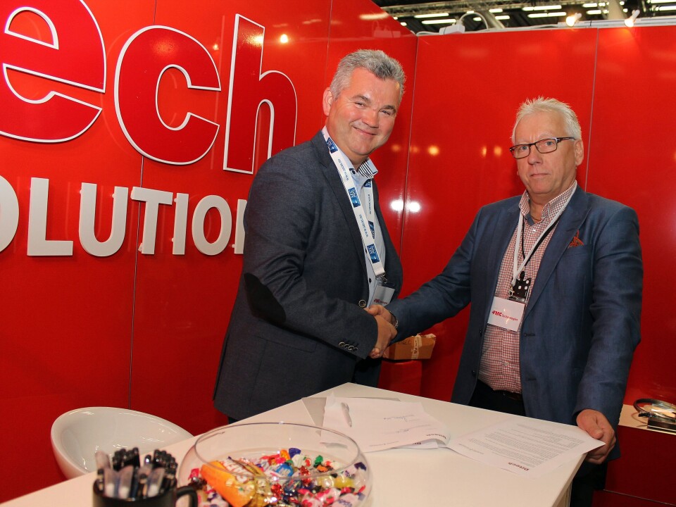 Btx Avtalen ble signert av Johannes Solsvik (t.v), Ditech, og Knut Gunnar Hamre, Atlantic Offshore, under Offshore Technology Days (OTD).
