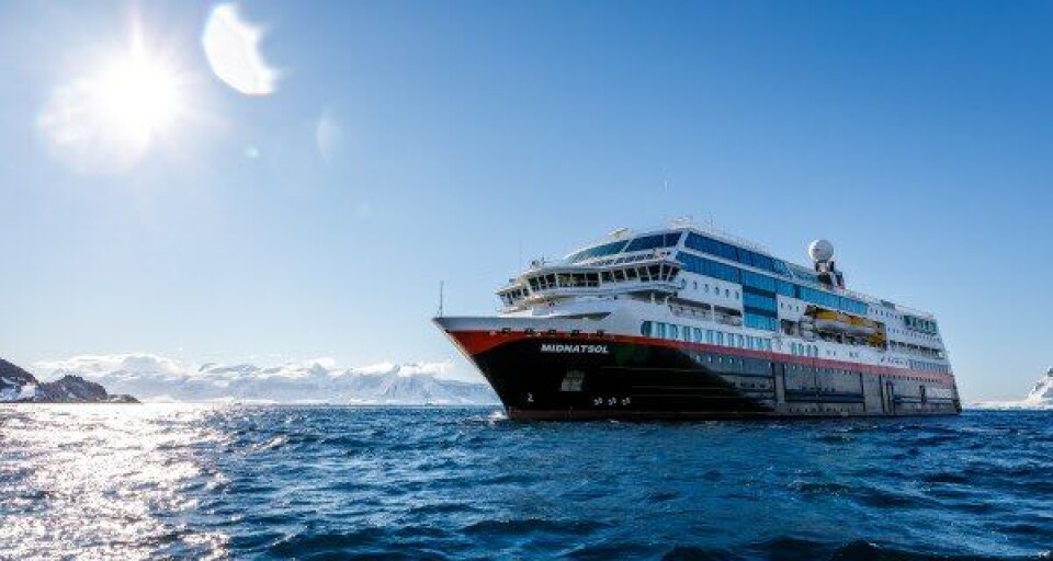 Hurtigruten oppgraderer enda flere skip til hybriddrift, og forvandler tre skip til nye ekspedisjonscruiseskip. MS «Midnatsol» (bildet) blir MS «Eirik Raude». Foto: MAXIMILIAN SCHWARTZ/Hurtigruten