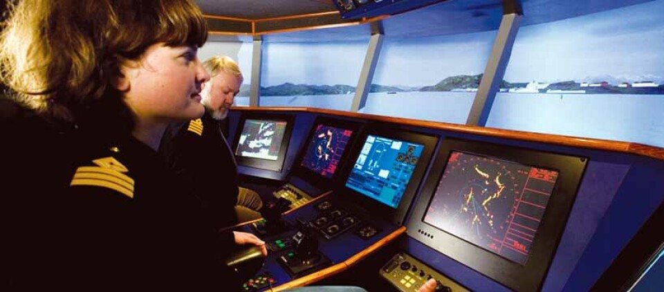 Studenter ved Høgskolen i Ålesund kjører hurtigbåt på den Virtuelle Sjøveien.