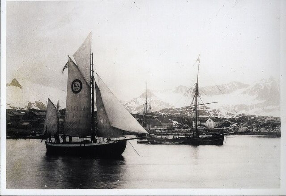 RS 1 “Colin Archer” fotografert i Lofoten i 1893/1894. Bildet er en gave til Redningsselskapets museum fra Kristine Olsen, Bruanlanes, datter av Nils Olsen som var bestmann om bord (fram til 1902) Foto: Redningsselskapet