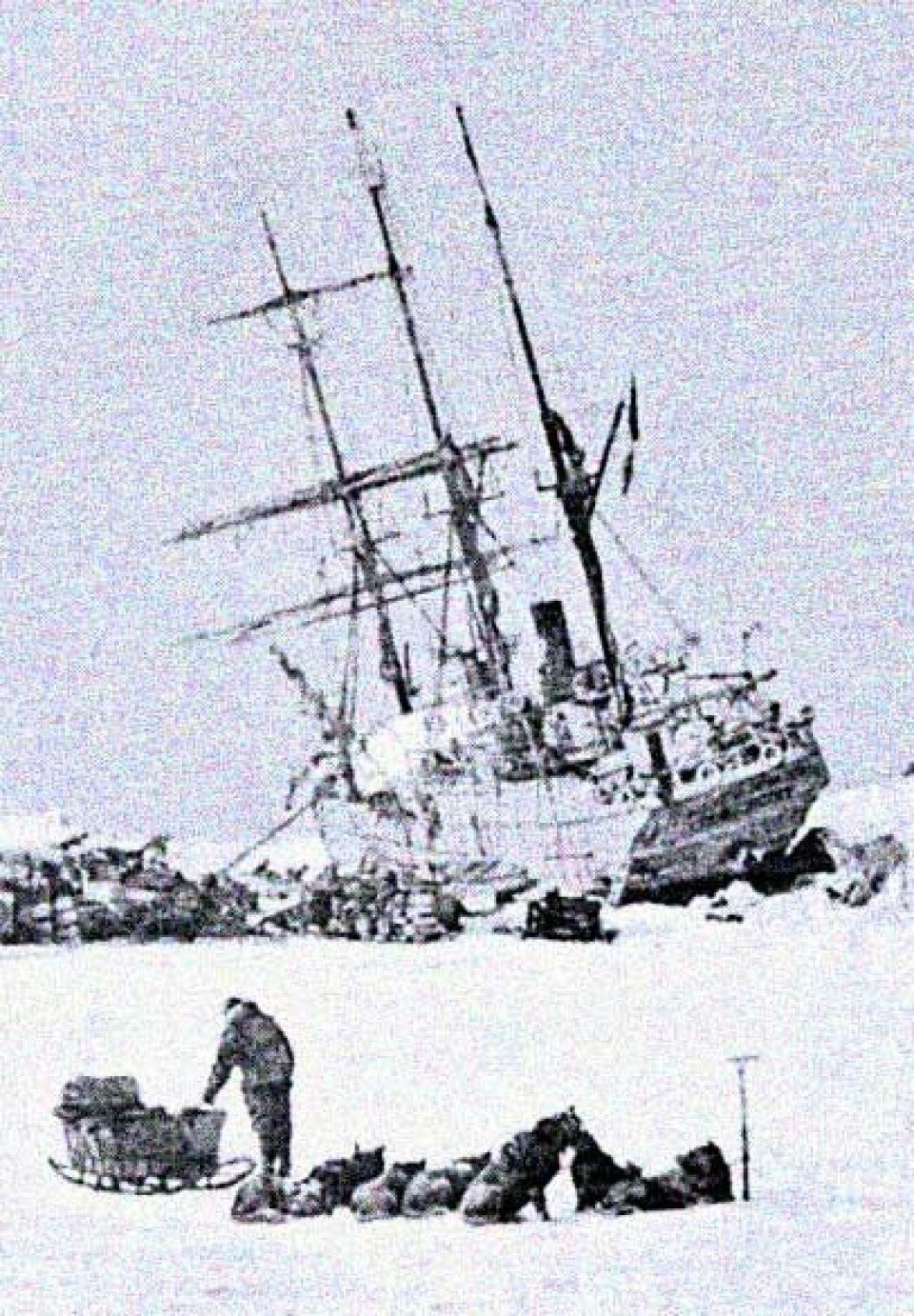 Stella Polare i isen under forsøket på å nå Nordpolen i 1899.