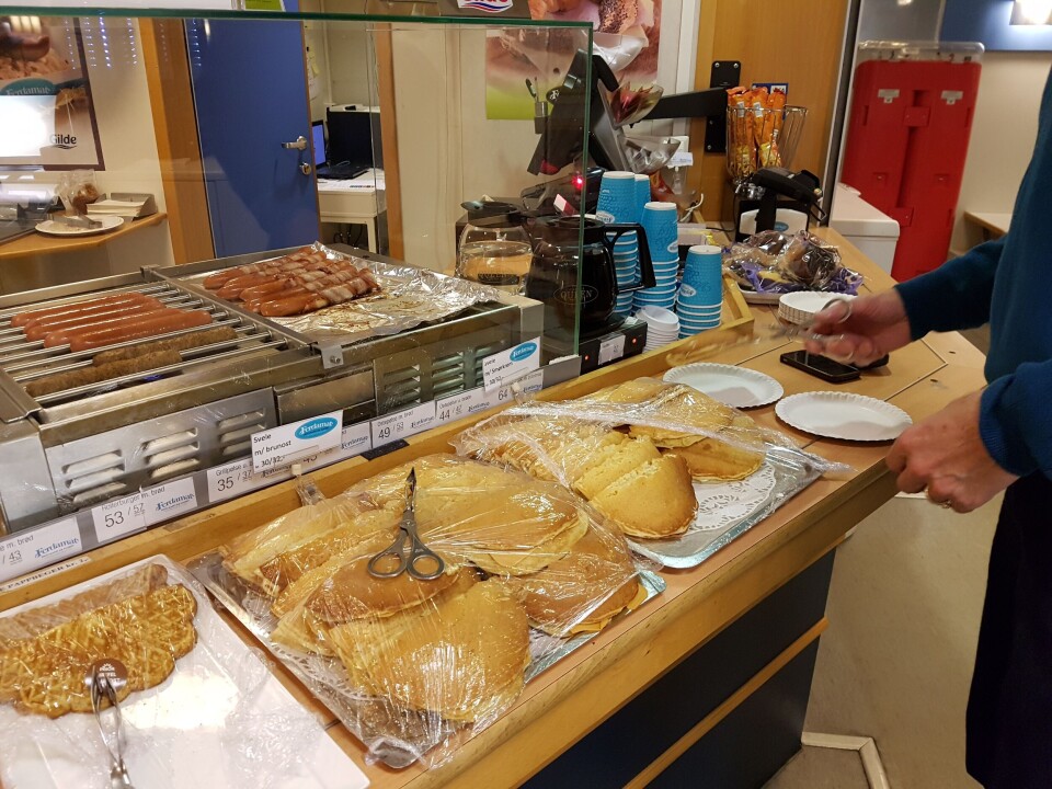 Kaptein og styrmann dømt til å etterfylle sveler i kiosken. Foto: Britt Arnhild Wigum Lindland