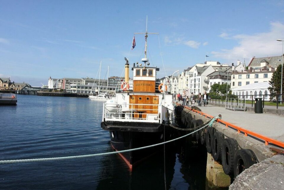 MF «Bilfergen» ved kai i Ålesund