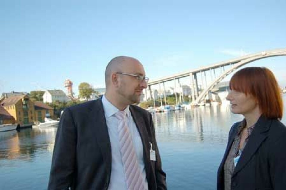 Mindre vekt på prosedyrar og sjekklister og meir fokus på godt sjømannskap kan gjera skipsfarten sikrare, seier Geir Fuglerud og Helle Oltedal. (Foto: Thomas Førde/Aftenbladet)
