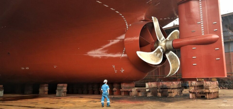 Nye propellblader og ror-pære er installer på «Bow Star» Foto: Alessio Contran