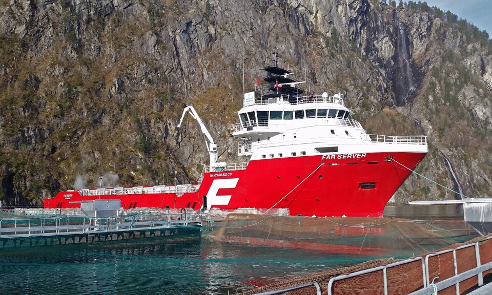 Dette bildet som vi har mottatt fra Farstad Shipping, viser et nytt bruksområde for PSVer. Om det også blir et nytt forretningsområde, gjenstår å se.