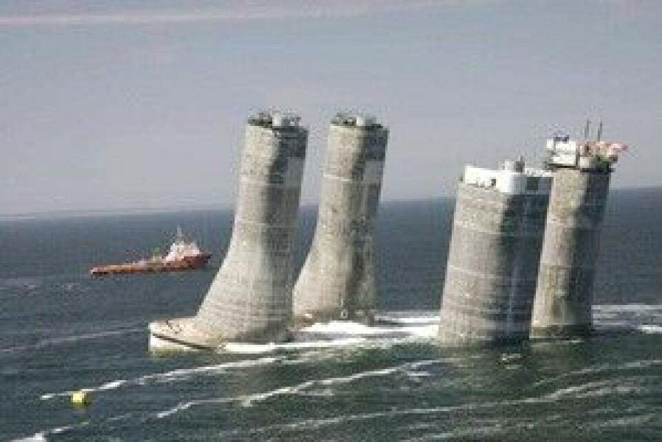 Lunskoye A plattformen av "concrete gravity base structure (CGBS)" blir installert på Lunskoye feltet utenfor Sakhalin.