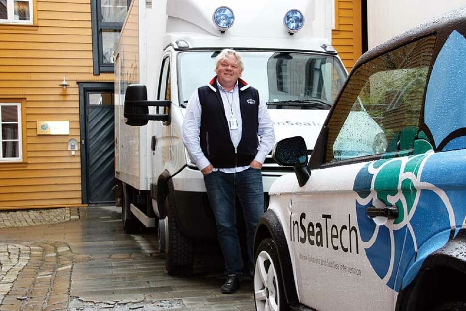 Adm.dir. i InSeaTech, Jarle Samuelsen utenfor lokalene i Sandviken. Lastebilen i bakgrunnen benyttes ved dykkeoperasjoner, og er utrustet med videoovervåkning, oppholdsrom og ROV.
