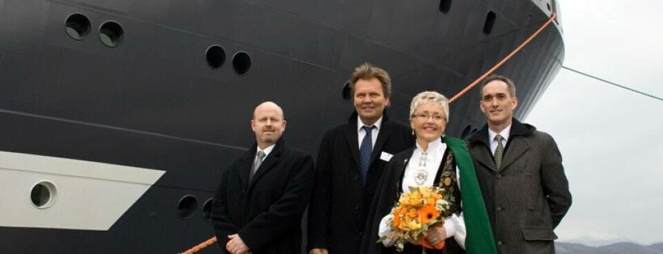 Fra venstre: Roar Riise (Prosjektleder Ulstein Verft),Stig Remøy (Adm.dir.-Olympic Shipping), Liv Signe Navarsete (Gudmor) and Karsten Sævik (Adm.dir. Ulstein Verft) forran Olympic Zeus