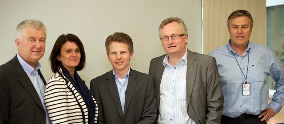 F.v.: Sveinung Hansen og Deanne Fossedal fra Wärtsilä, og Åge Høymark, (CEO) Alf C. Thorkildsen og Ragnar Klette fra Seadrill. Foto: Alfred Risan, Wärtsilä
