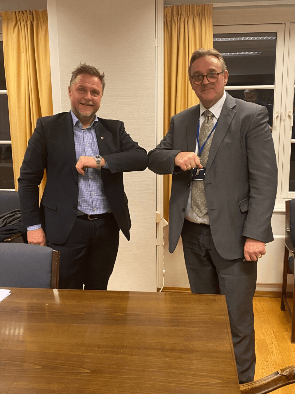 Tor Arne Borge (t.h) og Hans Sande i Norsk Sjøoffisersforbund. Foto: Jan Paulsen
