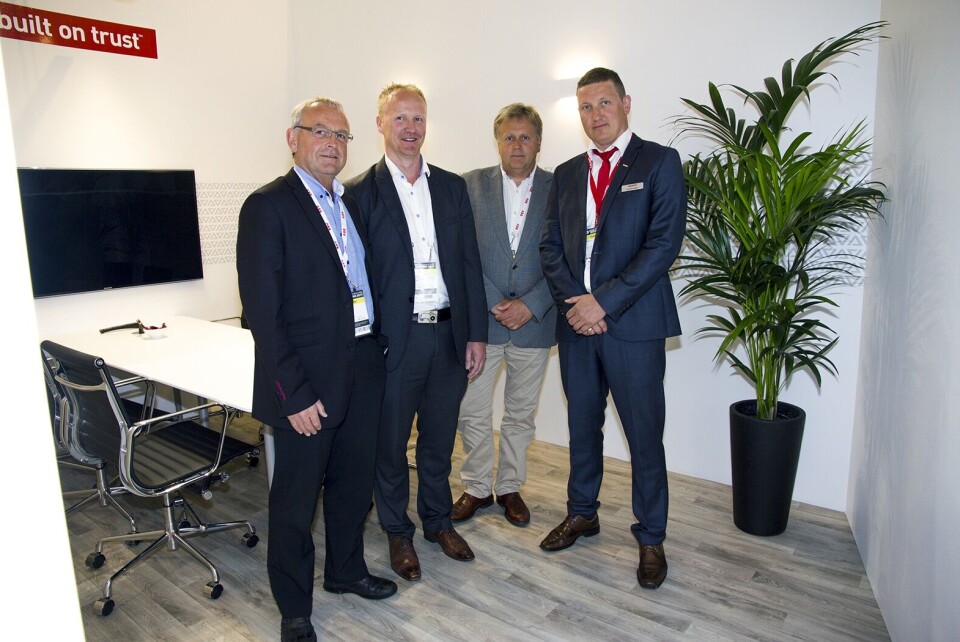 f.v. Børge Nakken (Farstad Shipping), Helge Såtendal (Statoil), Ole Steinar Andersen (Statoil) ogChristian Søvik (Vard Electro).