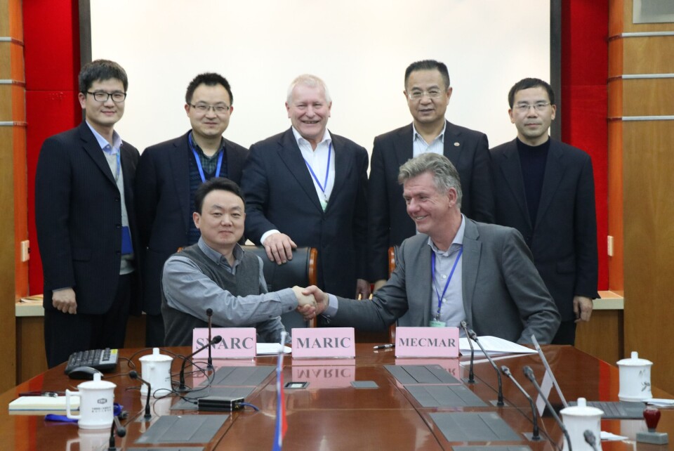 Mr. Miao Chuan, senioringeniør SNARC, Mr Yan Chuanxu, senioringeniør MARIC, Ragnar Fr Selstad, markedsdirektør og eier Mecmar AS, Mr. Xing Wen Hua, president MARIC, Mr. Dalei Zang, assisterende direktør MARIC Fra venstre, sittende, Mr. Wang Lixin, direktør SNARC, Atle B Ingebrigsten, styreformann og administrerende direktør Mecmar AS.