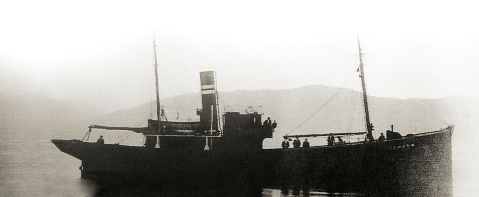 Historisk båt: Den første maskindrevne 'Ramoen'. Fra Skipsrevyen 2/2012