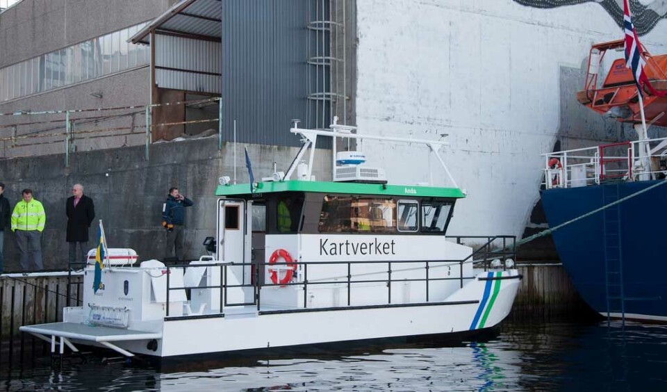 «Anda» har akkurat fortøyd ved Lervigskaien i Stavanger 14. januar 2014. Målebåten har svensk flagg i hekken fordi overtagelsesprotokollen ikke er skrevet under ennå. Foto: Sissel Kanstad/Kartverket