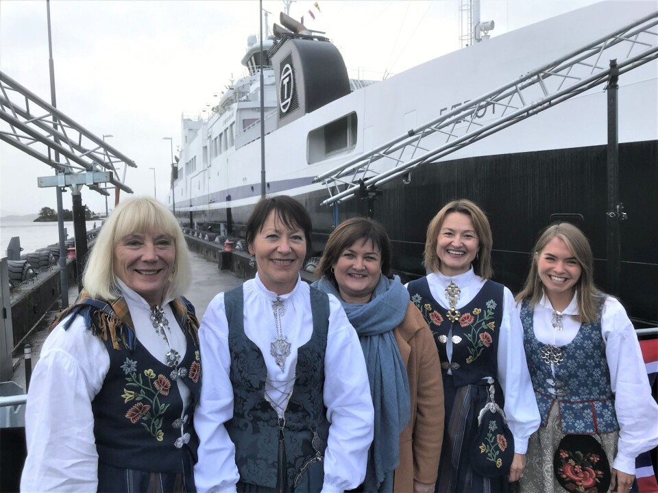 Adm. dir. Torkild Torkildsen i Torghatten Nord forteller til Skipsrevyen at det har vært en stor dag både for selskapet, og for alle som er avhengig av dette sambandet. Foto/Video: Sigbjørn Larsen.