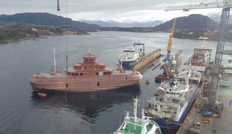Byggenummer 83, verdens første biodiesel plugin-hybrid skal leveres i mai. Skroget ankom Fiskerstrand i midten av februar. Foto: Fiskerstrand