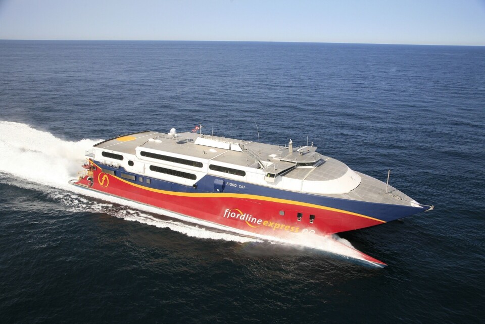 HCS Fjord Cat i fint driv sørover mot Hirtshals.