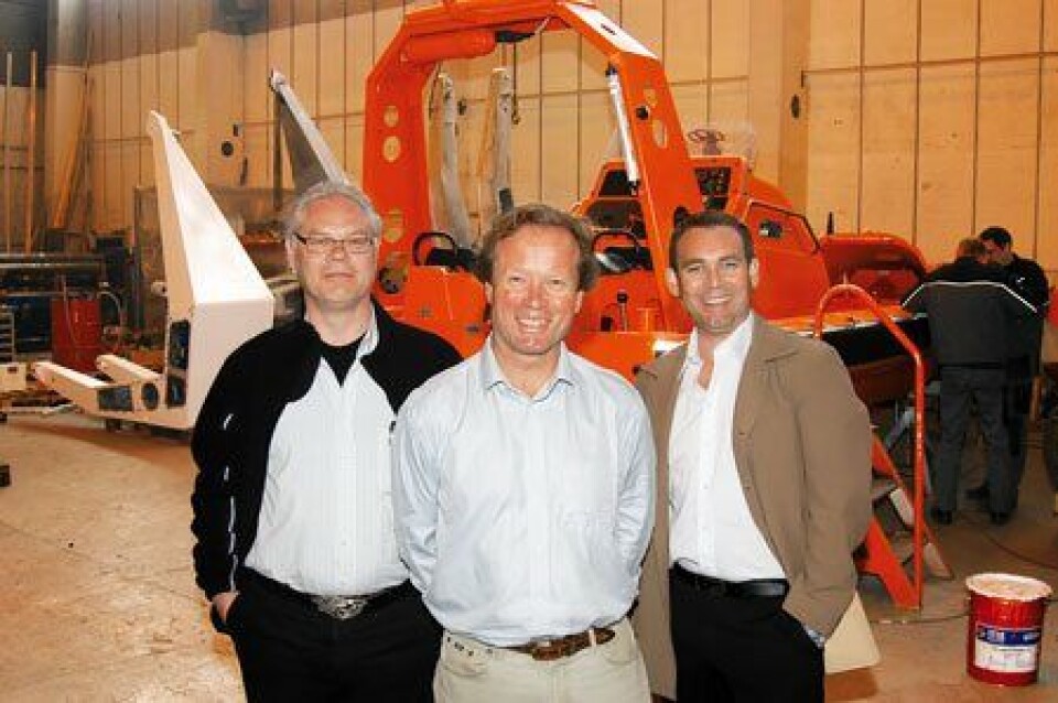 Holen-gründer Lars Gunnar Nesseth (t.v.), daglig leder i Brude Safety Runar Paulsen og markedssjef Lauritz Skeide.