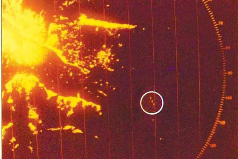 Radarbilde med 3 markeringsraketter. Foto:Pains-Wessex Ltd.