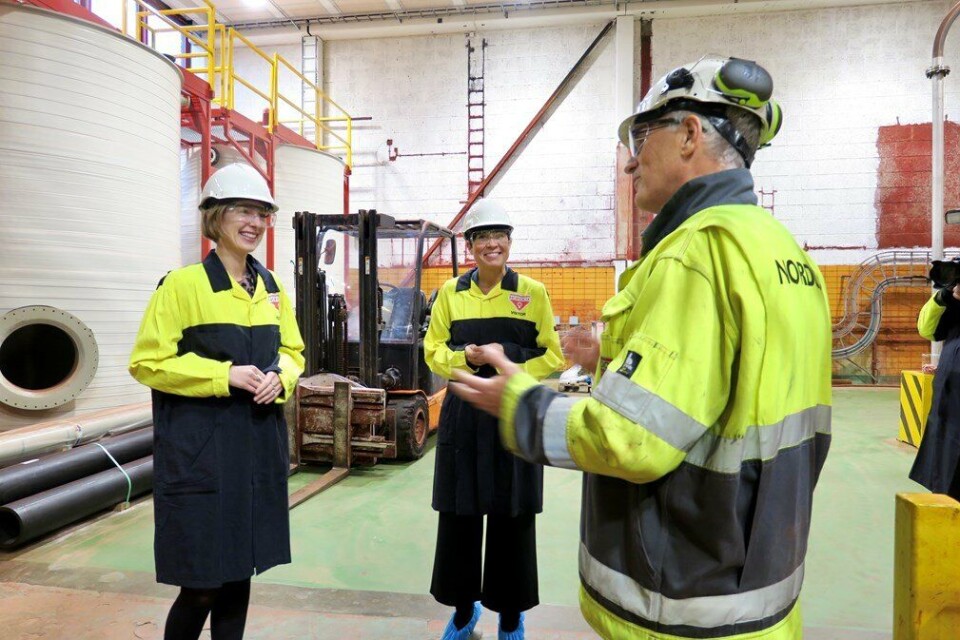 Næringsminister Iselin Nybø (V) og utenriksminister Ine Eriksen Søreide (H) la frem planen tirsdag. Foto: NFD