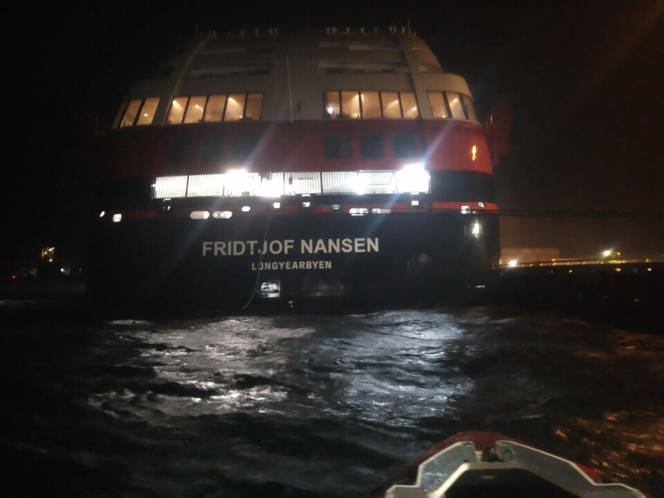 «Fridtjof Nansen» grunnstøtte utenfor Måløy onsdag. Foto: RS «Bergen Kreds»