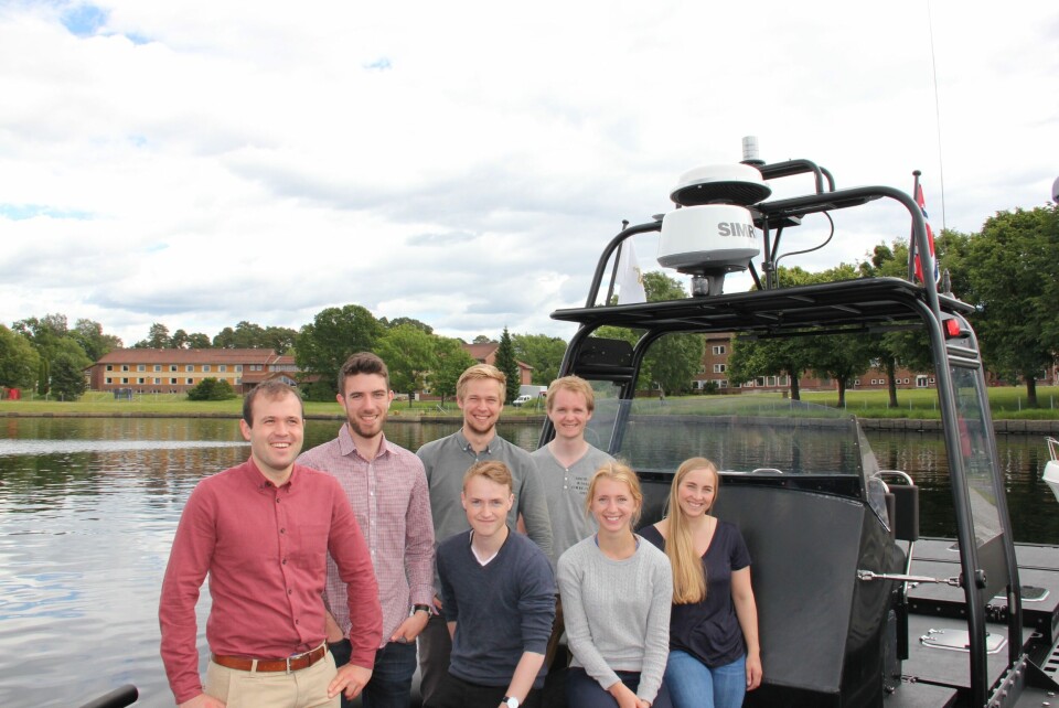 Katrine Sundal Haune, Tomas Falkhytten, Sondre Midtskogen, Maureen Byrne, Peder Aaby og Rune Nordby som jobber med 'Seakit' prosjektet ved Kongsberg Maritime i Horten. Foto: Kongsberg Gruppen