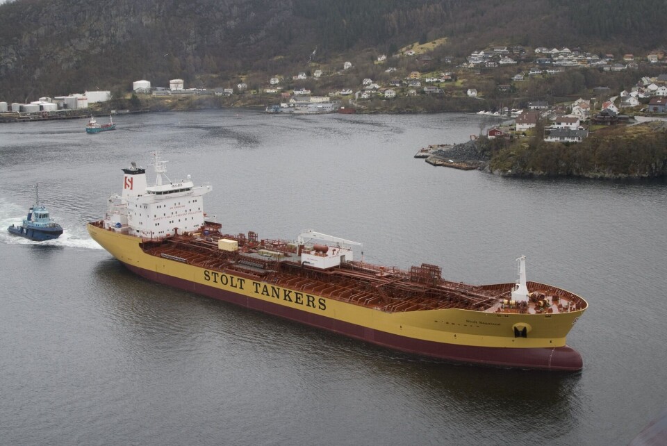 Arkivfoto: 'Stolt Sagaland' en route sørover under Askøybroen, Bergen.