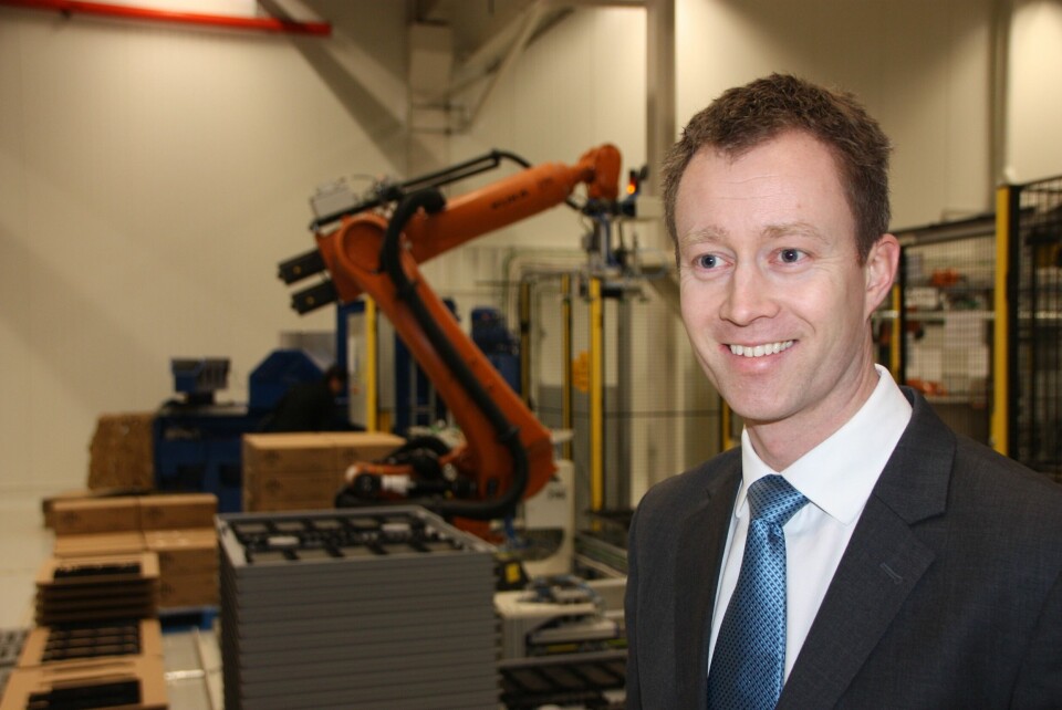 Torstein Sole-Gärtner viser omkring i fabrikken med berettiget stolthet og solide kunnskaper. Foto: Sigbjørn Larsen.