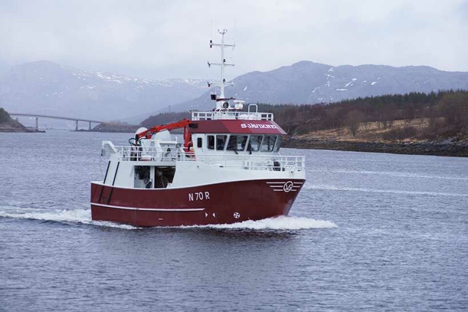 Den nye tråleren legger ut fra Viknaslipen AS i Hansvika med kurs for Jektvik i Rødøy. FOTO: Steinar Flasnes