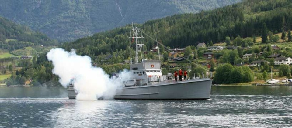 Salutt fra Hitra: Shetlandsbussen KNM Hitra avsluttet seminaret med en øredøvende salutt i den stille Ulvik-bygden. Alle foto:Magne Åhjem