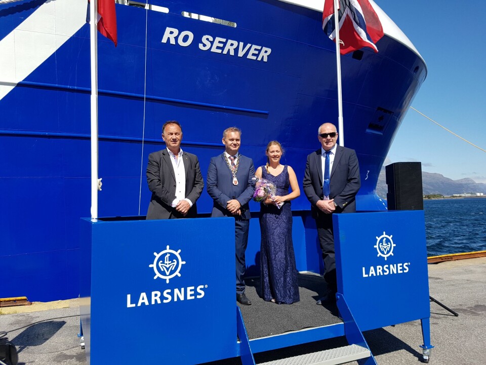 Bilde fra seremonien:Fra venstre: Jarle Gunnarstein (verftsdirektør Larsnes Mek Verksted), Ola Teigen (ordfører Flora kommune), Veronica Sandnes (Gudmor), Odd Einar Sandøy (reder, Rostein AS)