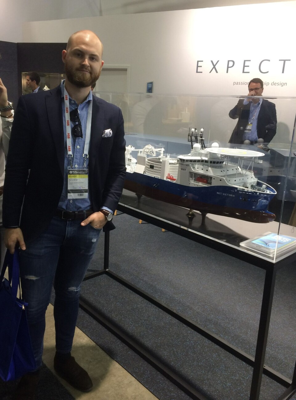 Marius Molvær ved siden av årets skip 'NKT Victoria' under Nor-Shipping i mai. Foto: Privat