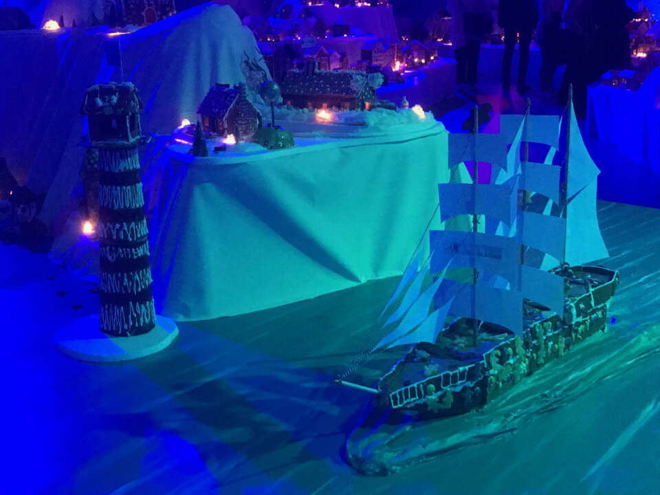 'Statsraad Lehmkuhl' for fulle seil i Pepperkakebyen. Foto: Sigbjørn Larsen.