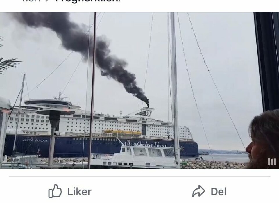 Svart røyk fra Color Line gav kommentarstorm. Skjermdump fra Facebook.