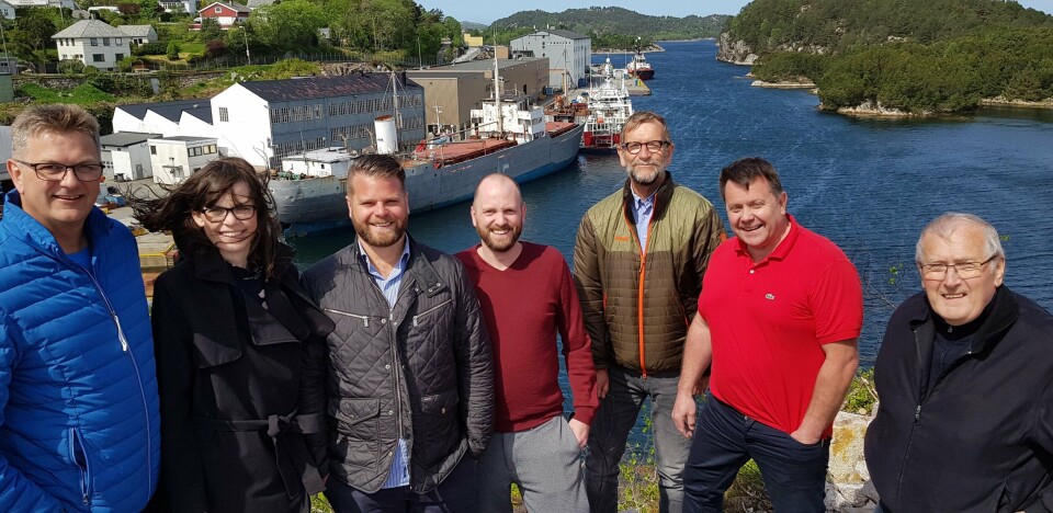 Dagleg leiar Nina Ingvaldsen gler seg over tilveksten i industriklynga NMEC på Rubbestadneset, her representert ved Karl Totland frå Advision (t.v.), Tor Heine Østervold og Odd Bjørn Snorrason frå Marine Manager, Sverre Olav Svarstad frå Bømlo Fiskerihavn, Rune Gåsland frå Rubbestadnes vidaregåande skule og Jan Willy Folgerø-Holm frå Veteranlaget Wichmann Wärtsilä.