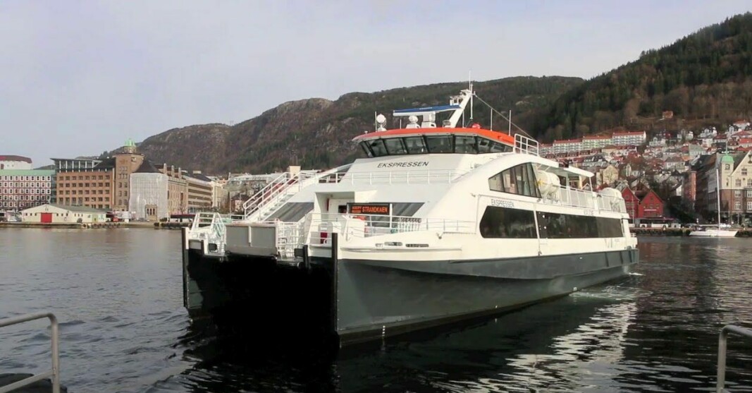 MS «Ekspressen» seiler i dag mellom Askøy og Bergen. Fra 2025 er målet at den skal byttes ut med to helektriske båter. Arkivfoto: Vibeke Blich