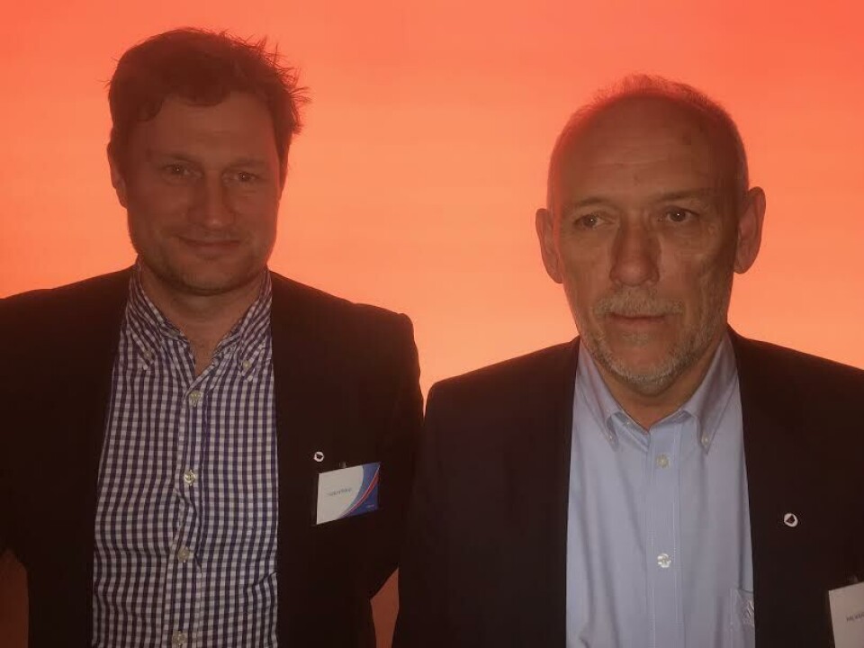 Hugo Strand (tv.) fra Fitjar verft og Halvard Aas fra Aas Mek er bekymret for verftenes inntjening. Foto: Sigbjørn Larsen.