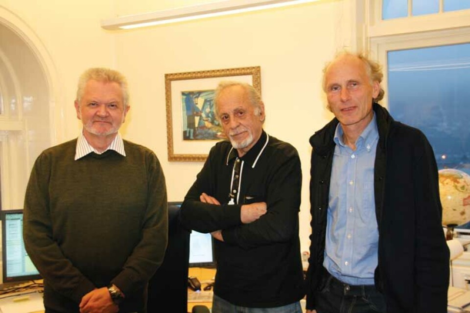 Fra venstre: Leder for Norsk senter for maritim medisin, Alf Magne Horneland; prof. emeritus og redaktør, Aksel Schreiner samt forskningssjef og leder for Radio Medico, Arne Johan Ulven.